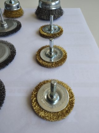 Lote 20 discos y cepillos de lija