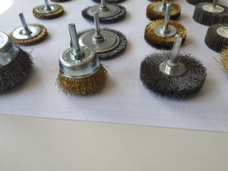 Lote 20 discos y cepillos de lija