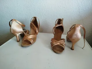 Zapatos de baile dorados para mujer