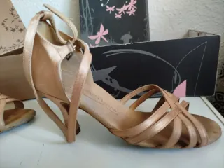 Zapatos de baile dorados para mujer