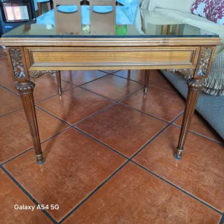 Mesa de centro de madera con cristal