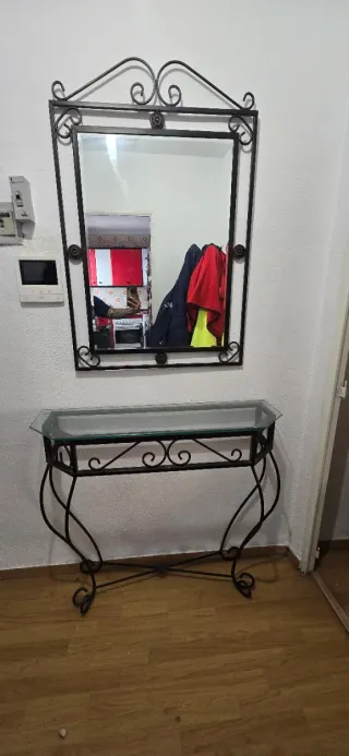 Mueble de entradita con espejo de forja