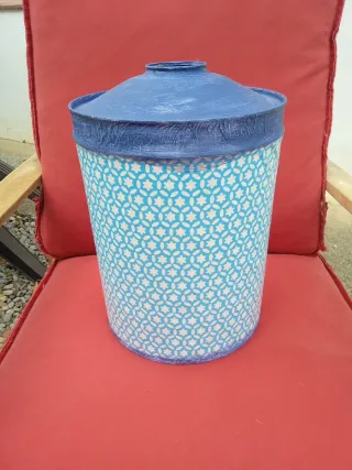 Pot de cafè metàl.lic.Pot servir per posar-hi flor