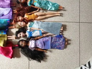 Lote 10 Muñecas Disney