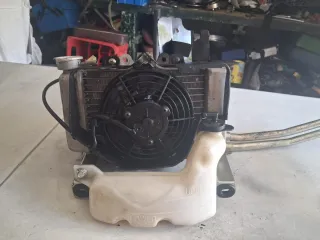 Radiador y ventilador moto de la honda ch