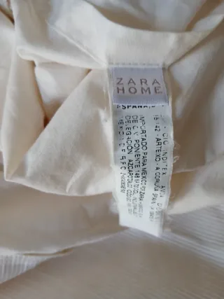 Cubre somier crema de tela marca Zara