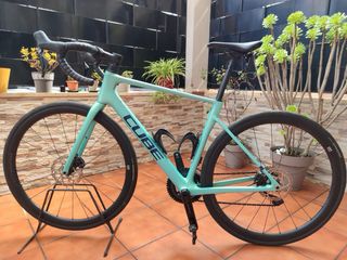 Bicicleta de carretera CUBE ATTAIN SLX