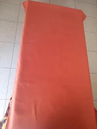 Mantel para mesa baja elevable.