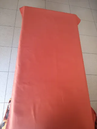 Mantel para mesa baja elevable.