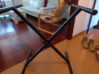 Soporte metálico plegable regulable