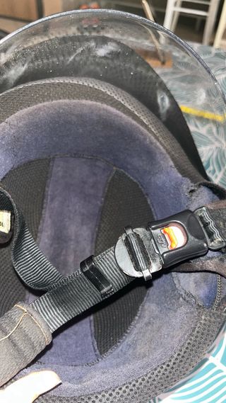 Casco AGV nero con visiera