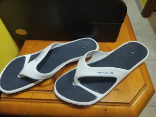Chanclas hombre, de la marca Nabaiji del decathlon