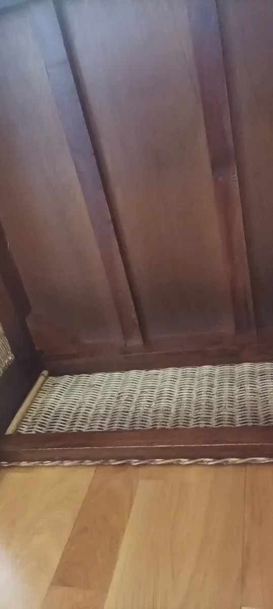 Sillón fibra natural y madera.