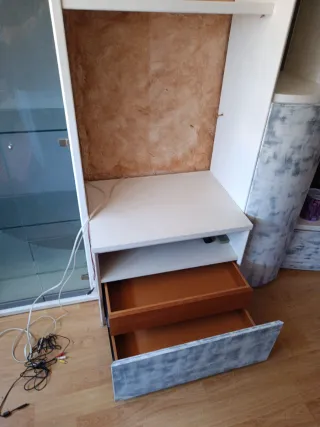 Mueble de estilo vintage, restaurado con pintura