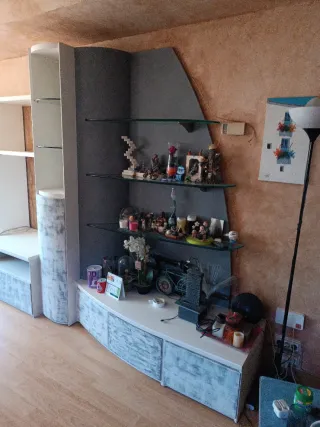 Mueble de estilo vintage, restaurado con pintura