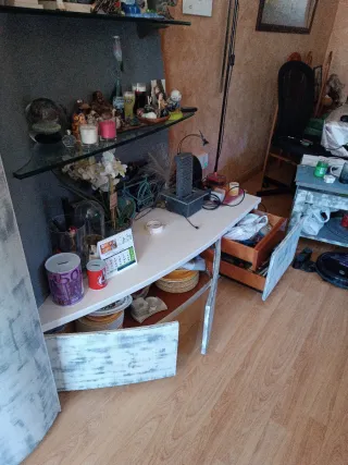 Mueble de estilo vintage, restaurado con pintura