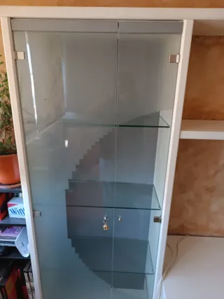 Mueble de estilo vintage, restaurado con pintura