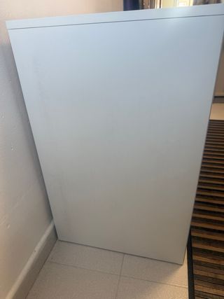 Cajonera gris y blanca