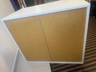 Cajonera gris y blanca