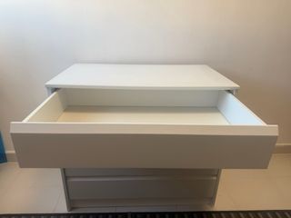 Cajonera gris y blanca