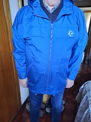 Chubasquero azul hombre