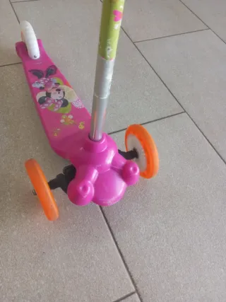 Patinete infantil rosa Minnie Mouse