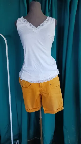 Conjunto: Camiseta blanca y 2 pantalones rosas