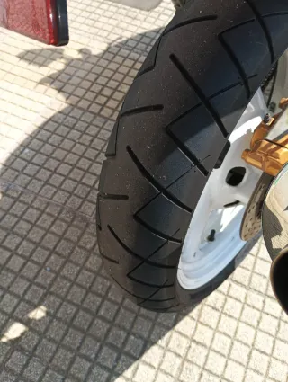 Yamaha FZR 600 Roja.