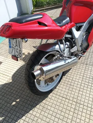 Yamaha FZR 600 Roja.