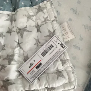 Colcha cuna Zara Home estrellas y rayas