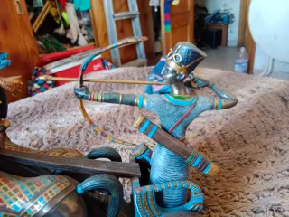 Figura Ramsés con carro y caballos