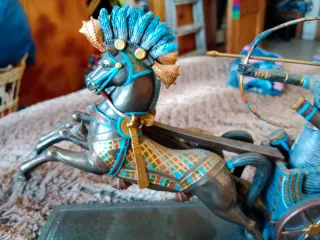 Figura Ramsés con carro y caballos