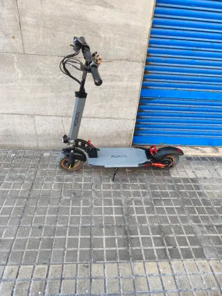 Patinete eléctrico con luces LED