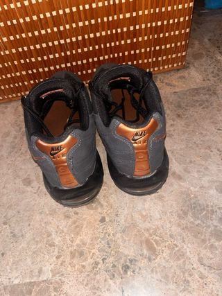 Nike Air Max 95 Syna Negro Dorado