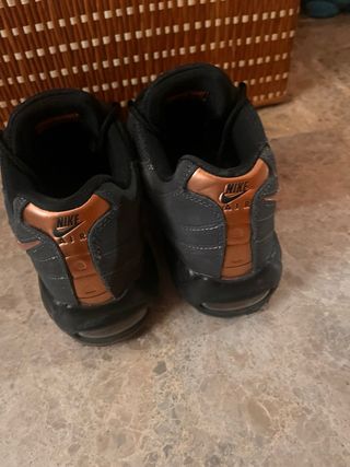 Nike Air Max 95 Syna Negro Dorado