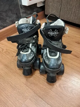 Patines Quad Negros con Calaveras