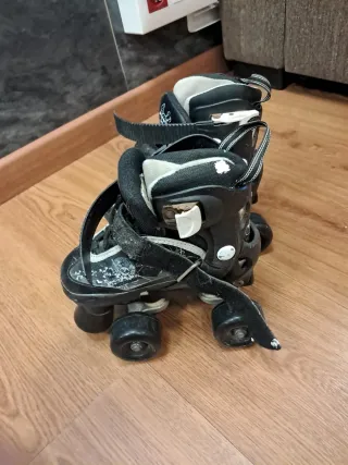 Patines Quad Negros con Calaveras