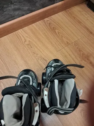 Patines Quad Negros con Calaveras