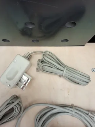 Cableado de teléfono beige y gris