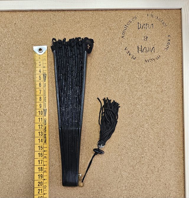 Abanicos de madera y encaje