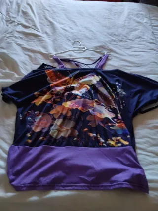 Camiseta tirantes mariposas y flores