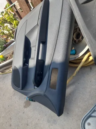 Paneles puerta Ford C-Max y elevalunas