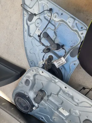 Paneles puerta Ford C-Max y elevalunas