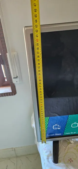 Televisor LG Negro y Plateado