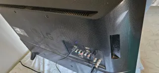 Televisor LG Negro y Plateado