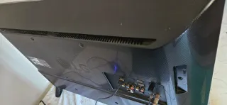 Televisor LG Negro y Plateado