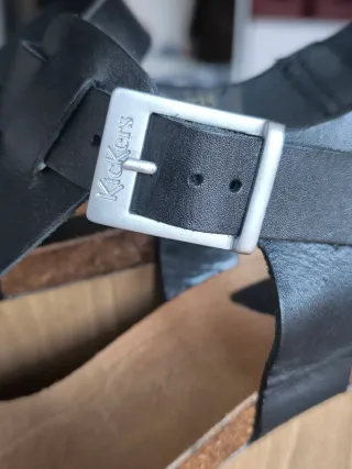 Sandalias piel cuña Kickers negras