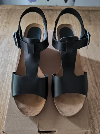 Sandalias piel cuña Kickers negras