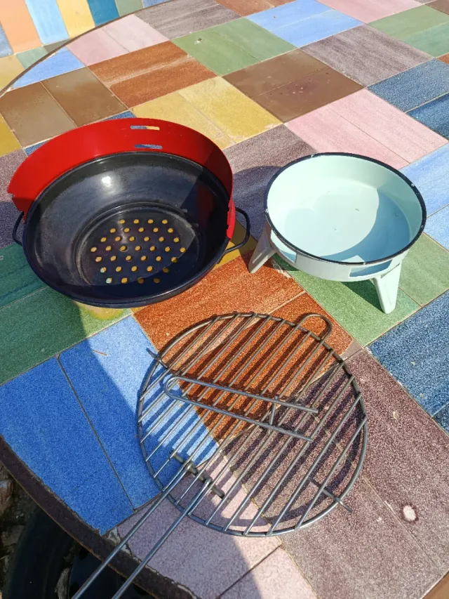 Barbacoa portátil negra y roja