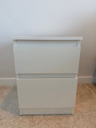 Mesita de noche con cajón